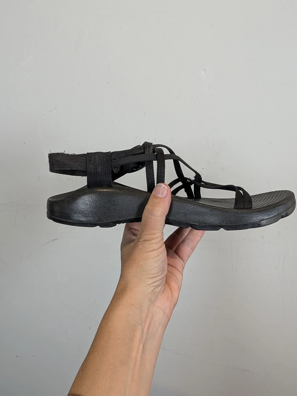 Chaco Black Strappy Outdoor Sandals, Size 8